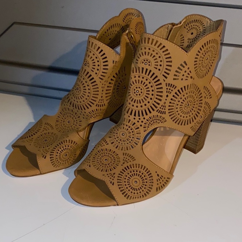 Open toe heeled sandals